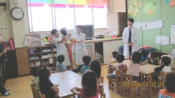 松山市　小坂３　認定こども園子羊園にて、 岡 矯正歯科　院長、スタッフ２名　６カ月〜４歳児の歯科検診を行う